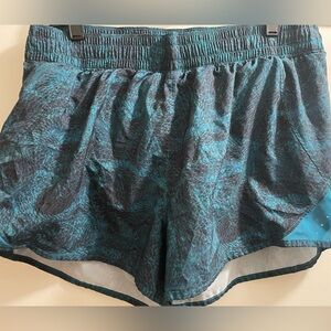 Running shorts. Snake print